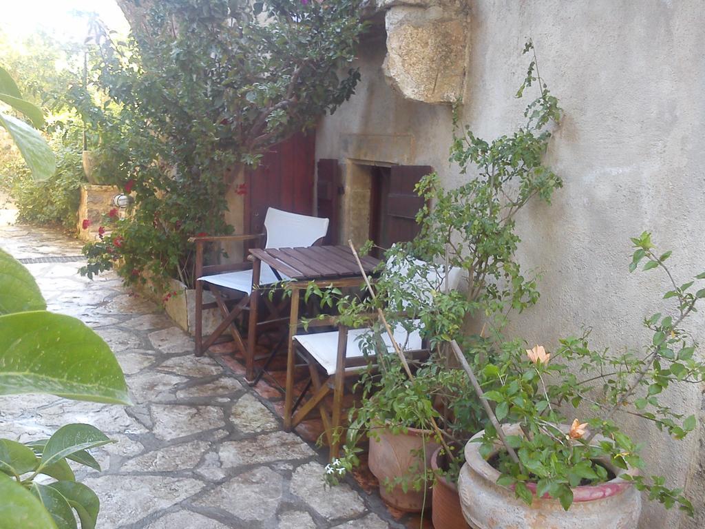 Porfyrousa Traditional Hotel Milopotamos  Ngoại thất bức ảnh